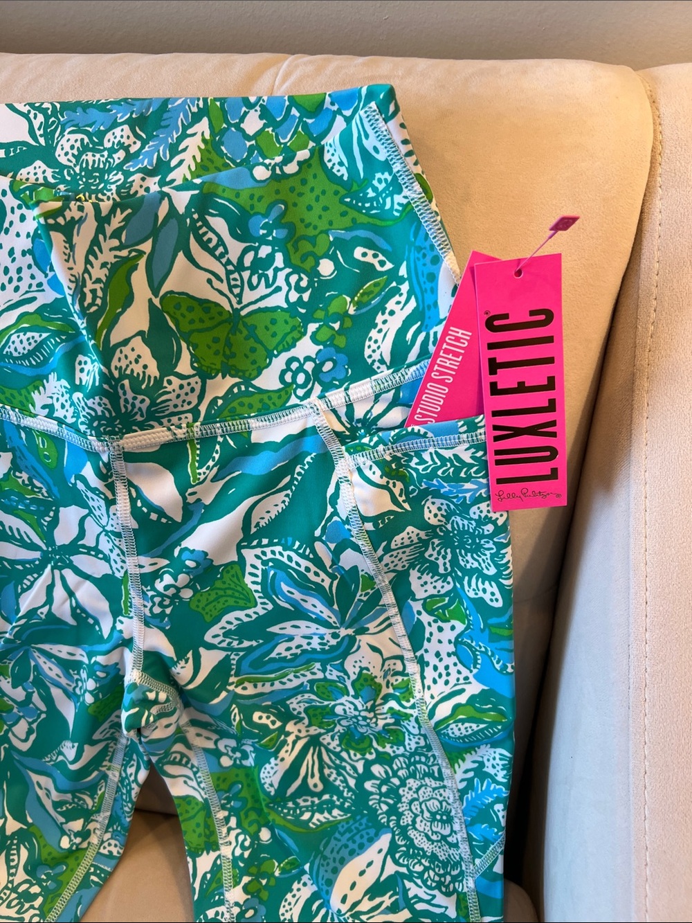 NWT Lilly Pulitzer “Studio Stretch” UPF 50+ Green & White Floral Leggings - Picture 3 of 10